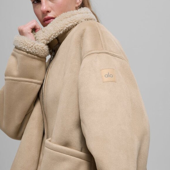 Alo Yoga Faux Shearling Grand Jacket Woodland Tan - Picture 6 of 6
